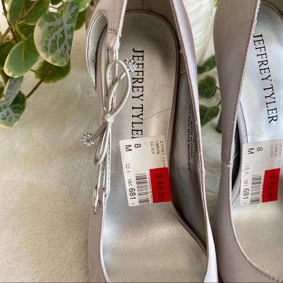 NWT Jeffrey Tyler silver shoes - Picture 2 of 10